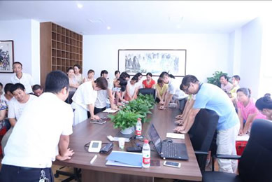 我公司组织全体员工学习紧急救护安全卫生知识